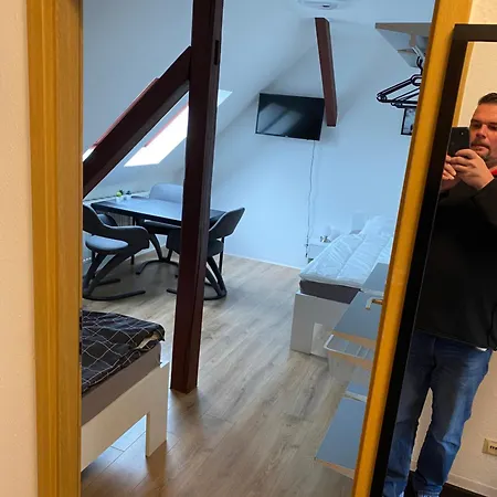 Apartment Wieko Leibnizstr. H1, Dg Rechts